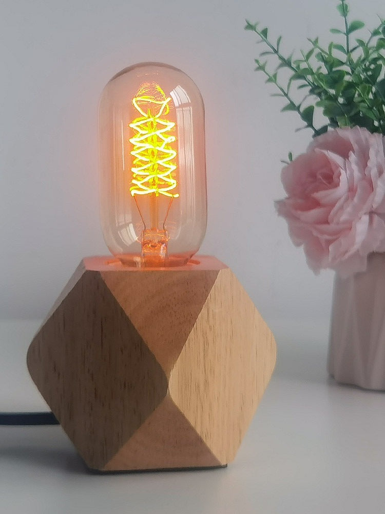 Lumina Caldă a Trecutului: Lampă Vintage cu Bec Edison.