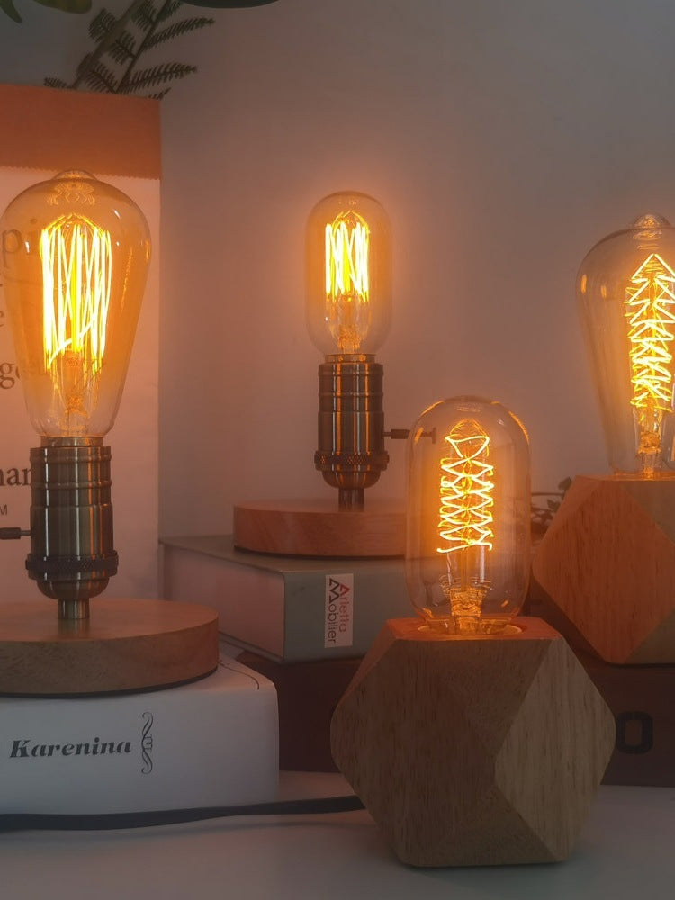 Lumina Caldă a Trecutului: Lampă Vintage cu Bec Edison.